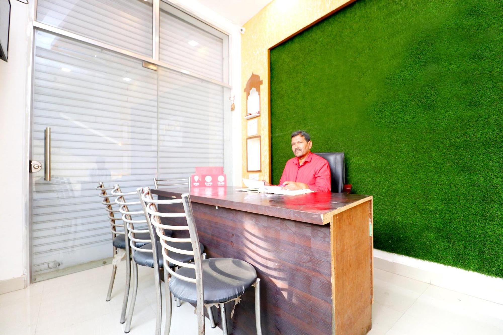 OYO 43293 Hotel Pushp Vatika Bhiwani Exterior foto