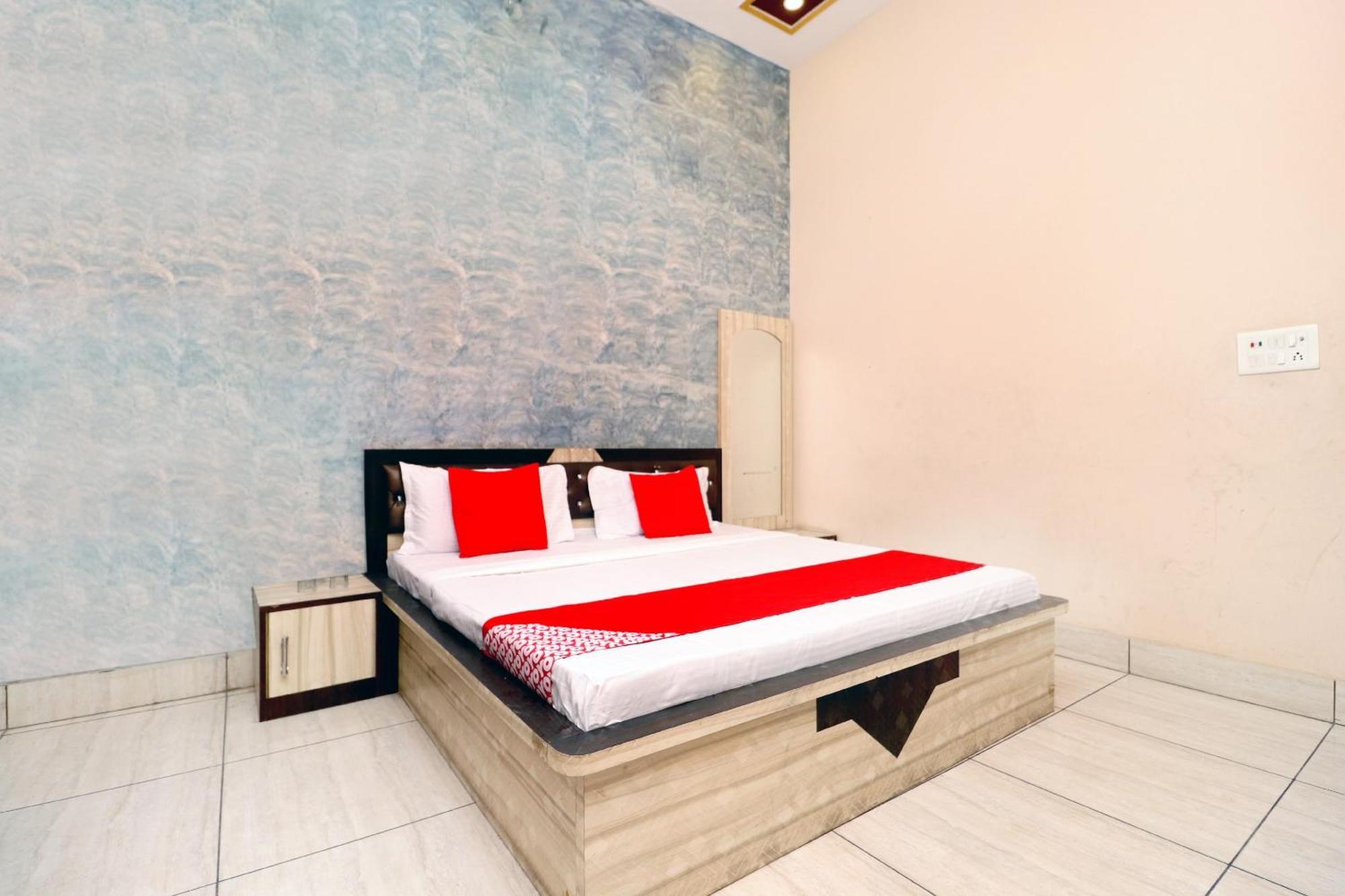 OYO 43293 Hotel Pushp Vatika Bhiwani Exterior foto